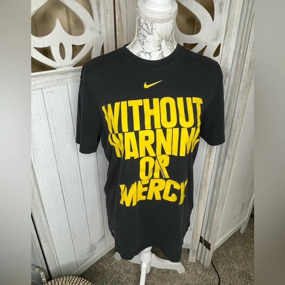 Nike Kobe Bryant Shirt Mens Black Yellow Mamba ‘Without Mercy Or Warning’ Medium